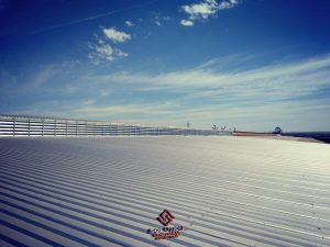 Lanternim em Aço Galvanizado Lanternim em Aço Galvanizado – Durabilidade e Resistência ideal para galpões industriais, garantindo ventilação natural contínua e proteção contra corrosão em ambientes industriais