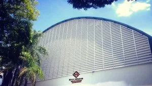Veneziana Industrial em PVC Veneziana Industrial em PVC Brasil com alta durabilidade, fácil instalação e eficiência para ventilação em galpões industriais