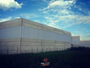 Fechamento lateral Fechamento lateral com venezianas industriais Solution para galpões, garantindo ventilação natural eficiente, durabilidade e resistência às intempéries.