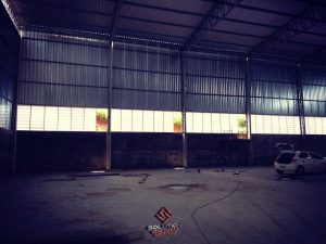 Venezianas Industriais Brasil Venezianas Industriais Brasil aplicadas em galpão para ventilação natural, conforto térmico e eficiência na fachada industrial