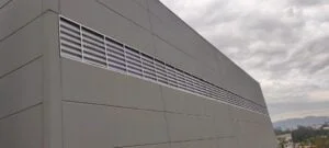 Venezianas Industriais PVC Claridade Venezianas Industriais PVC Claridade para galpões e fábricas, oferecendo iluminação natural com resistência e visual moderno.