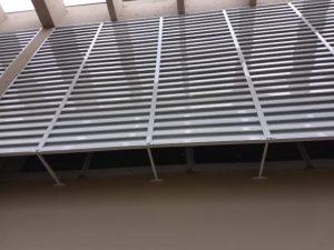 Veneziana Industrial no Br Veneziana Industrial no BR aplicada em galpão logístico, promovendo soluções eficientes de ventilação natural e conforto térmico em ambientes industriais