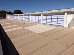 Lanternim Industrial Solution SP Lanternim Industrial Solution SP destaca a implementação bem-sucedida do Lanternim Industrial Solution em um projeto específico na cidade de São Paulo. Ela serve para exemplificar como essa solução é eficaz e aplicável em construções comerciais e industriais na região, fornecendo uma evidência visual de seu sucesso e funcionalidade em um contexto real. Além disso, a imagem busca promover o Lanternim Industrial Solution como uma escolha viável e eficiente para projetos em São Paulo e atrair o interesse de potenciais clientes e parceiros na área.