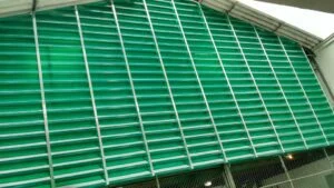 Veneziana Industrial Aletas em Fibra de Vidro da Solution Venezianas Industriais para ventilação eficiente e alta durabilidade