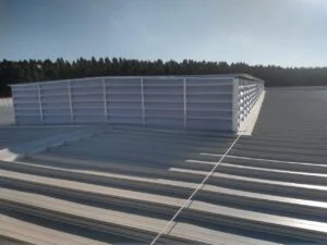 Lanternim Industrial Soluções Lanternim Industrial Soluções com estrutura reforçada, ideal para ventilação natural eficiente em galpões industriais