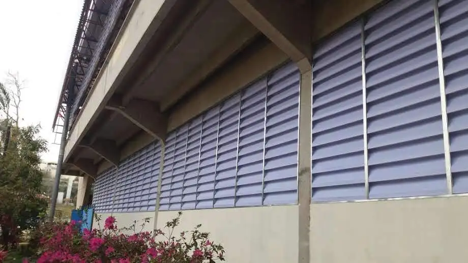 veneziana industrial na fachada