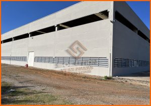 Veneziana Industrial Paraná Veneziana Industrial Paraná com facilidade de instalação, aplicada em galpão para melhorar ventilação e agilizar processos construtivos industriais.