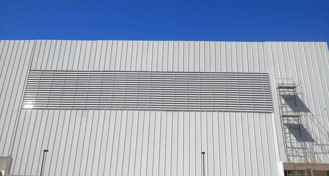 Veneziana Industrial Aço Solution Veneziana Industrial Aço Solution com design inteligente para ventilação otimizada, garantindo eficiência e durabilidade em ambientes industriais.
