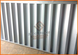 Veneziana Industrial De Alumínio Veneziana Industrial de Alumínio com manutenção simples, ideal para galpões industriais que exigem ventilação constante e estrutura leve e durável