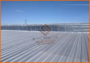 Lanternins Industriais Solution ventilação eficiente com estrutura em aço galvanizado para ambientes industriais