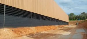 Veneziana industrial metálica Veneziana Industrial Metálica com pintura eletrostática, ideal para ventilação natural e acabamento durável em galpões industriais