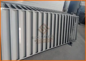 Janela Industrial Ventilação instalada em fachada de galpão, promovendo circulação de ar e iluminação natural em ambiente industrial