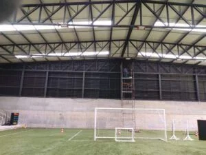 Veneziana industrial metálica Veneziana Industrial Metálica Solution com pintura eletrostática, aliando ventilação eficiente e sustentabilidade para ambientes industriais