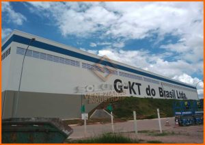Veneziana Industrial 7 Fatores Veneziana Industrial ideal para quem busca eficiência energética, com ventilação natural e iluminação eficiente para reduzir o consumo de energia em galpões e indústrias.