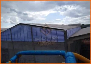 Veneziana Industrial transformando ambientes Veneziana Industrial transformando ambientes industriais com ventilação natural e iluminação eficiente