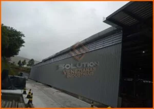 Veneziana Industrial Transformando Ambientes Veneziana Industrial Transformando Ambientes com ventilação natural e economia energética — investimento inteligente para galpões e estruturas industriais
