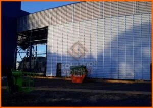 Veneziana industrial Fachada Veneziana industrial Fachada em Policarbonato resistente, leve e com excelente iluminação natural para ambientes industriais