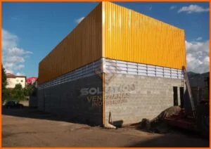 Veneziana Industrial para Galpão com durabilidade e resistência garantidas para ambientes industriais exigentes