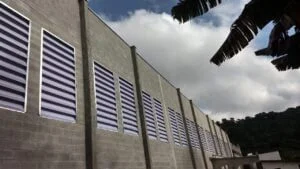 Veneziana Industrial Custo Benefício Veneziana Industrial custo benefício para galpões e ambientes industriais, com excelente ventilação natural e economia em longo prazo