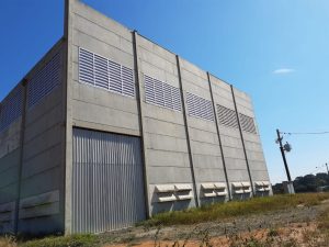 Veneziana industrial na indústria garantindo ventilação natural eficiente e durabilidade superior