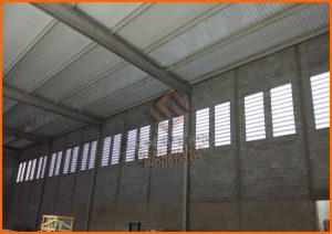 Veneziana Industrial Transforme Seu Espaço Veneziana Industrial Transforme Seu Espaço com design avançado para iluminação equilibrada e ventilação natural em galpões industriais