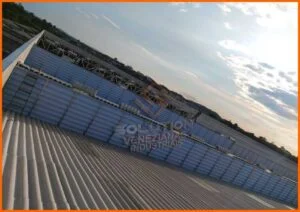 Veneziana Industrial Garantida Veneziana Industrial Garantida para ambientes industriais, oferecendo alta durabilidade e ventilação eficiente