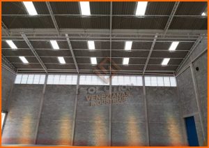 Veneziana Industrial Futuro Econômico Veneziana Industrial futuro econômico e qualidade do ar no galpão industrial garantindo ventilação natural eficiente