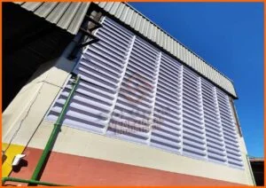 Veneziana Industrial Arquitetura desenvolvida para economia de energia e ventilação natural, ideal para projetos sustentáveis e modernos em galpões industriais.