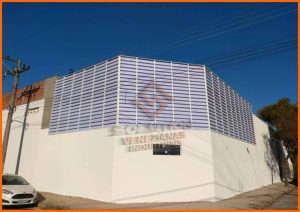 Veneziana Industrial e sua Eficiência Veneziana Industrial e sua eficiência na ventilação natural de galpões, proporcionando controle térmico e desempenho contínuo com baixo custo