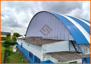 Veneziana Industrial Premium Veneziana Industrial Premium com ventilação superior para ambientes industriais saudáveis e eficientes