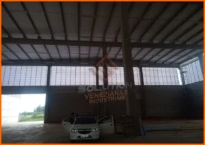 Veneziana Industrial para Galpões e Armazéns com controle eficiente de temperatura e ventilação natural