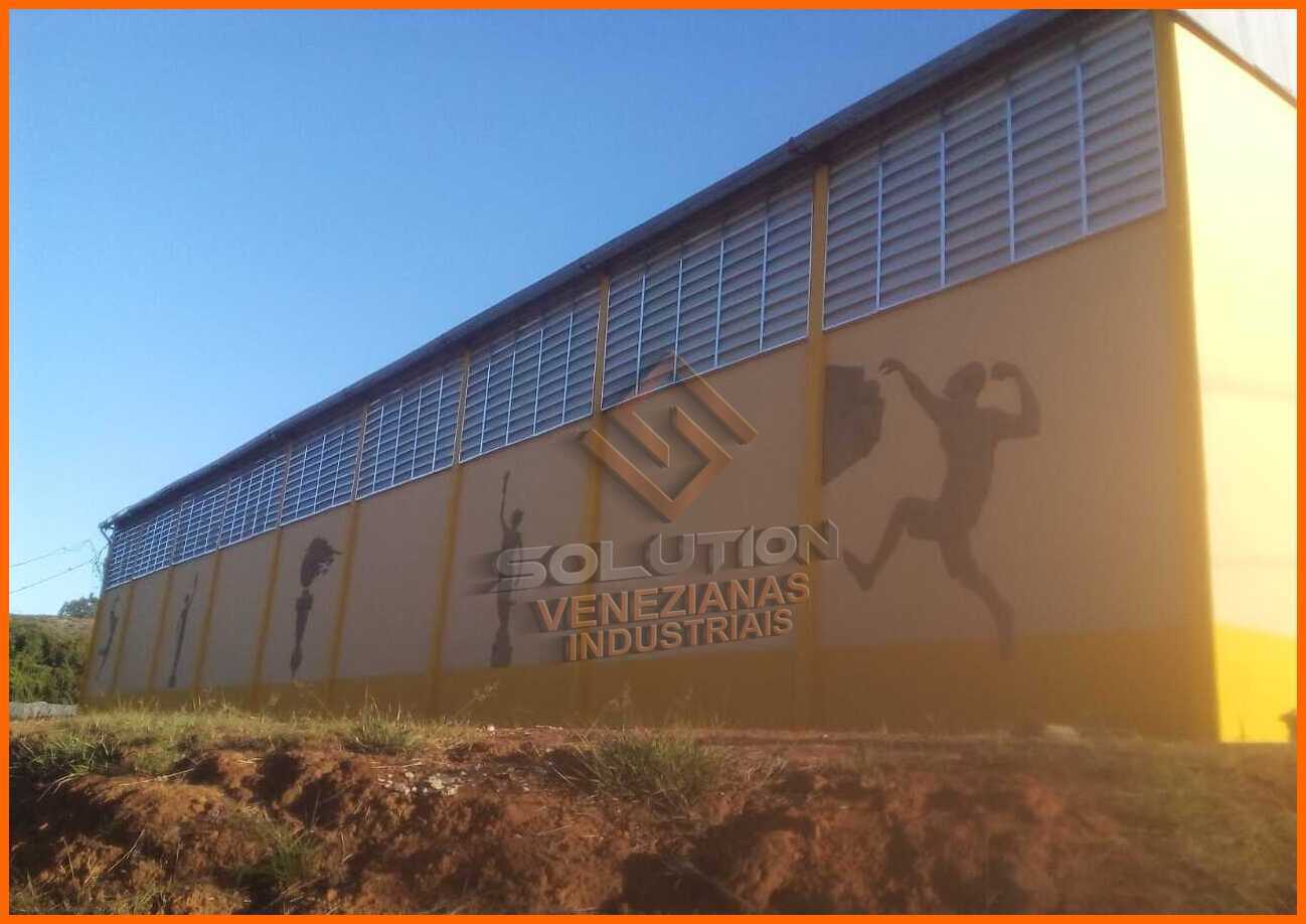 veneziana industrial fachada