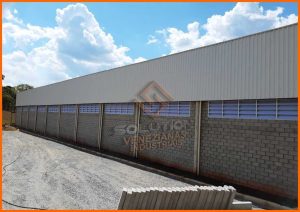 Veneziana Industrial Premium Veneziana Industrial Premium com design moderno e alta eficiência para ventilação e iluminação natural