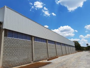 Ventilação natural com Solution Venezianas Industriais Veneziana Industrial Ar Industrial Aplicações na Indústria em galpões e fábricas com alta eficiência na circulação de ar e ventilação natural