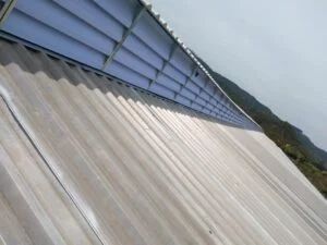 Lanternim Luz Natural é ideal para ambientes industriais que buscam <em>iluminação natural eficiente, redução do consumo elétrico e mais conforto térmico. Com design funcional e excelente durabilidade, ele transforma o ambiente de forma inteligente e sustentável.