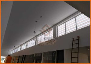 Veneziana Industrial Guia Completo com o compromisso da Solution em oferecer qualidade, inovação e eficiência em ventilação para ambientes industriais