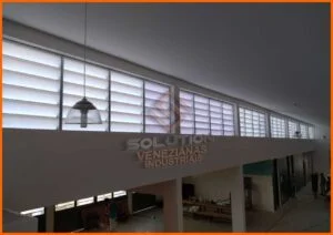 Veneziana Industrial para Galpão ventilação eficiente e durabilidade em material de alta qualidade