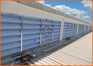 Lanternins Industriais Solution Lanternins Industriais Solution instalados para promover conforto ambiental, com ventilação natural eficiente e redução do calor interno em ambientes industriais