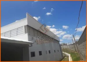 Veneziana Industrial Arquitetura aplicada em fachada de galpão, combinando ventilação natural, design funcional e valorização estética