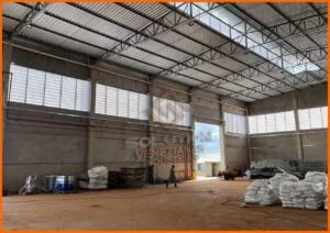 Veneziana Industrial de PVC maximizando a economia de energia com ventilação eficiente e isolamento térmico