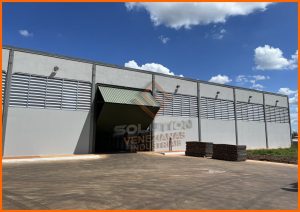 Veneziana Industrial PVC Veneziana Industrial de PVC ideal para aplicações industriais, oferecendo durabilidade, leveza e versatilidade com alta resistência a intempéries