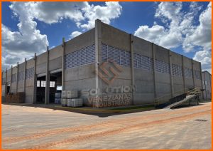 Veneziana Industrial Razões Para Escolher Veneziana Industrial personalizada para galpões, destacando ventilação eficiente, estética funcional e adaptação sob medida às necessidades do cliente