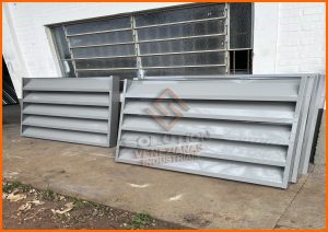 Veneziana Industrial Razões Para Escolher Veneziana Industrial – Longevidade para galpões industriais com ventilação contínua e alta resistência ao tempo