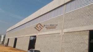 Veneziana Industrial para Fachada do Seu Negócio com estética e ventilação eficiente