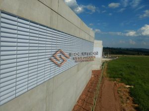 Veneziana Industrial Aspectos Veneziana Industrial aspectos configuração e orientação para melhor ventilação e iluminação em ambientes industriais