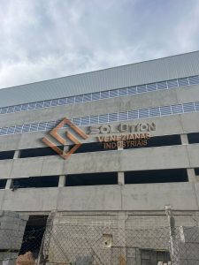 Veneziana Industrial para Claridade Veneziana Industrial para Claridade – Durabilidade e Facilidade de Manutenção, com iluminação natural eficiente e estrutura resistente para ambientes industriais