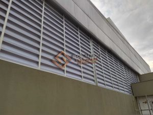 Veneziana Industrial Resistência Veneziana Industrial Resistência e Durabilidade - Investimento de Longo Prazo em aço galvanizado para ambientes industriais