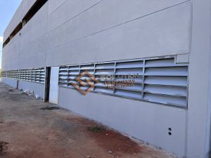 Veneziana Industrial Pode Ajudar Veneziana Industrial pode ajudar na proteção contra elementos externos como chuva, vento e poeira