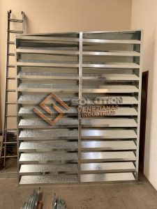 Veneziana Industrial resistência Veneziana Industrial resistência: solução robusta e durável para ventilação e proteção industrial