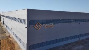 Veneziana Industrial Resistência Veneziana Industrial resistência e durabilidade garantidas para enfrentar condições climáticas adversas